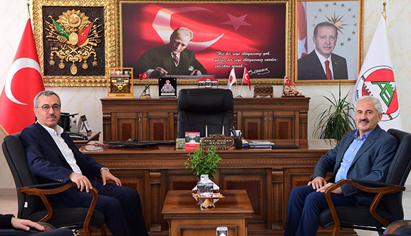 Andırın’da muhtar ve vatandaşlarla bir araya gelen Büyükşehir Belediye Başkanı