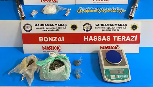 Kahramanmaraş’ta polis ekipleri tarafından düzenlenen iki farkı uyuşturucu operasyonunda yakalanan