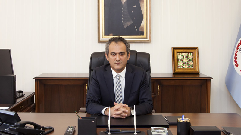 Ziya Selçuk istifa etti, yerine Bakan Yardımcısı Mahmut Özer atandı