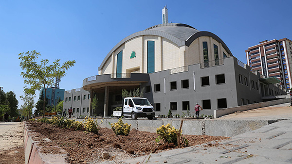 Büyükşehir Belediyesi, Alparslan Türkeş Bulvarı üzerindeki Zekeriya Tanrıverdi Camii’nin 3