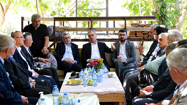 Onikişubat ilçesinin mahalle muhtarlarıyla bir araya gelen Büyükşehir Belediye Başkanı
