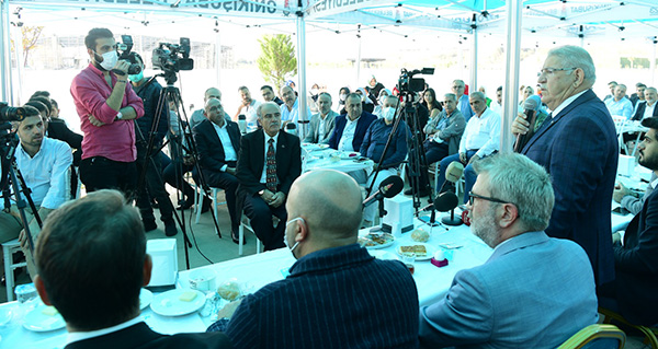 Baskan MahcicekAk Parti Il Teskilatiyla EXPO Alaninda Bir Araya Geldi