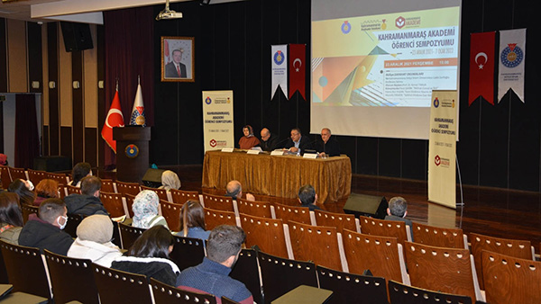 Akademi Öğrencilerinden Safahat Okumaları Atölyesi Paneli