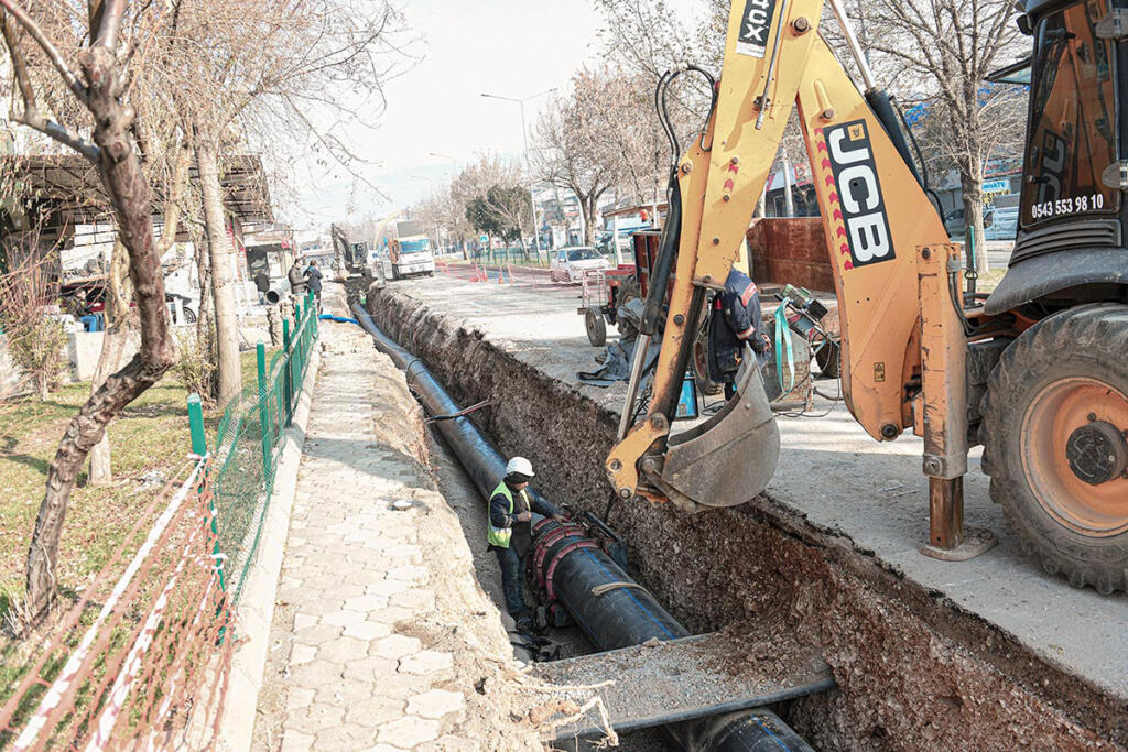 TEVFİK KADIOĞLU KÖPRÜLÜ KAVŞAK ALANINDA ALTYAPI ÇALIŞMALARI BAŞLADI