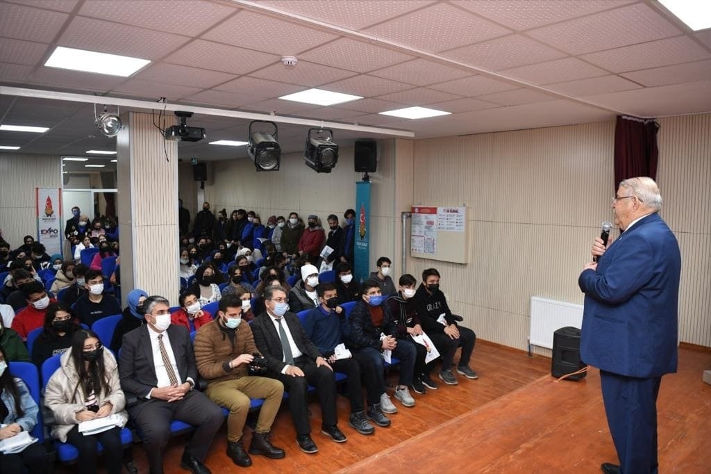 BASKAN MAHCICEK MAARIF ANADOLU LISESI OGRENCILERINE EXPO 2023U ANLATTI1