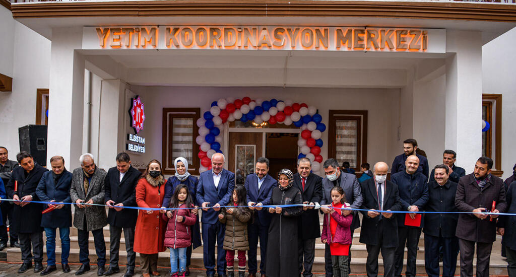 Baskan Gurbuz Yetimler muminin Hacer ul Esved tasidir
