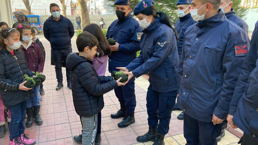 Öğrencilerden yürekleri ısıtan hareket