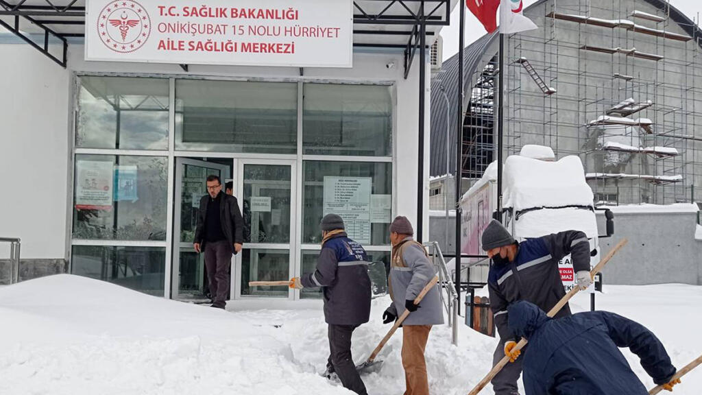 Onikişubat Belediyesi Karla Mücadele Ediyor