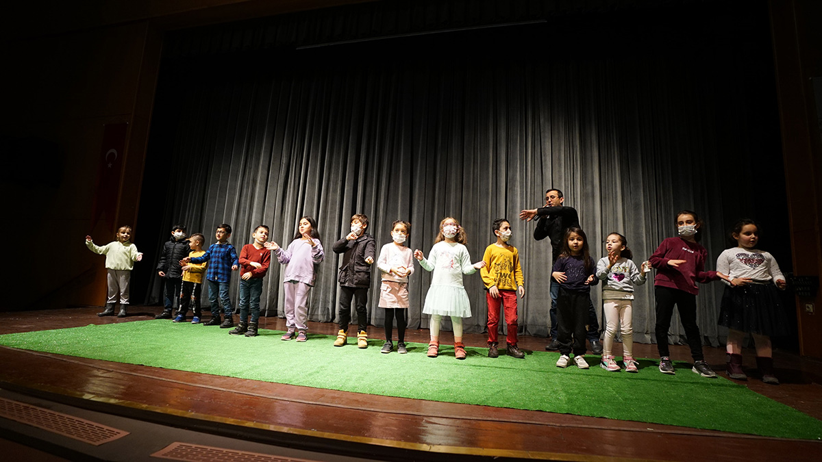 Büyükşehir Belediyesi Aralık Kültür Sanat Etkinlikleri kapsamında düzenlenen Oyuncaklar Diyarı