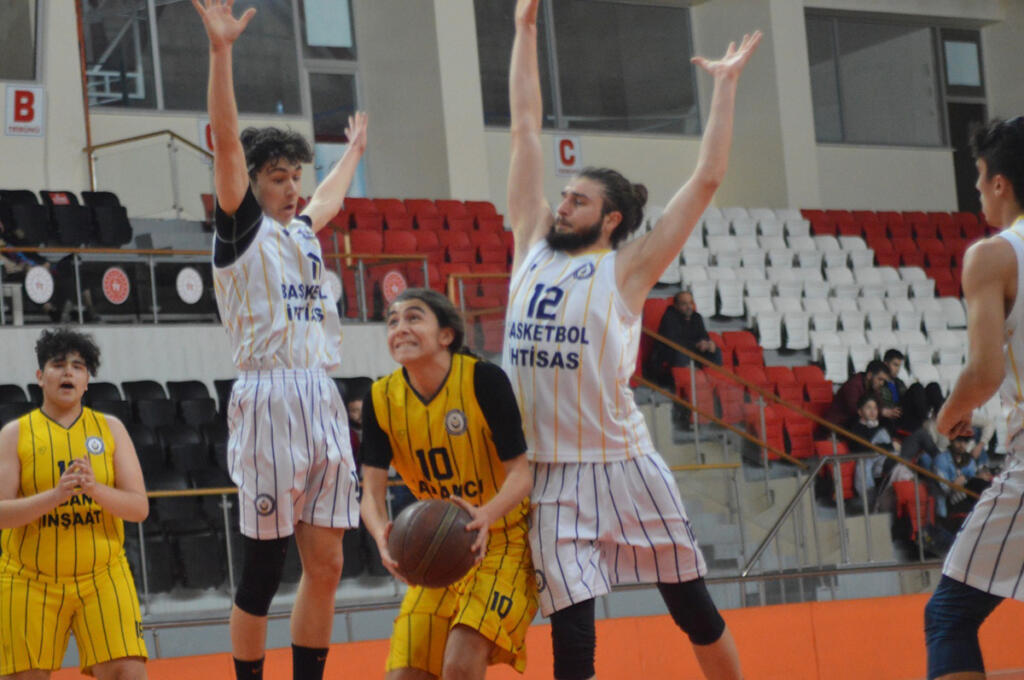 BASKETBOL U18’DE ŞAMPİYON ‘İHTİSAS’