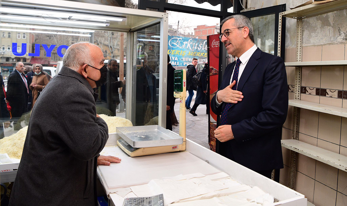 KAPALI ÇARŞI ESNAFINDAN BAŞKAN GÜNGÖR’E TEŞEKKÜR Tarihi Kapalı Çarşı esnafıyla bir araya gelen Büyükşehir Belediye Başkanı