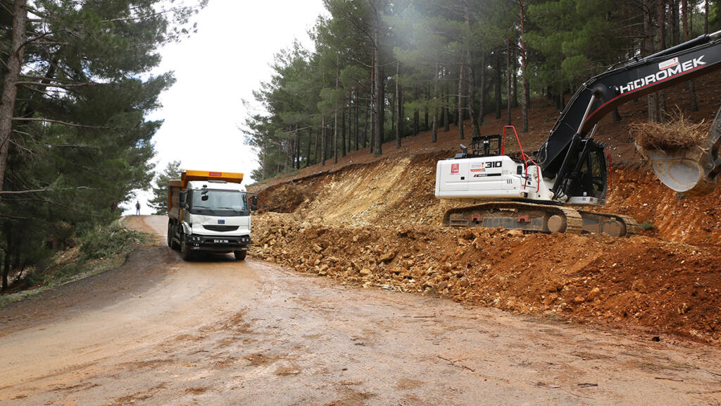 SEYİR TERASI’NIN YOLU GENİŞLETİLİYOR