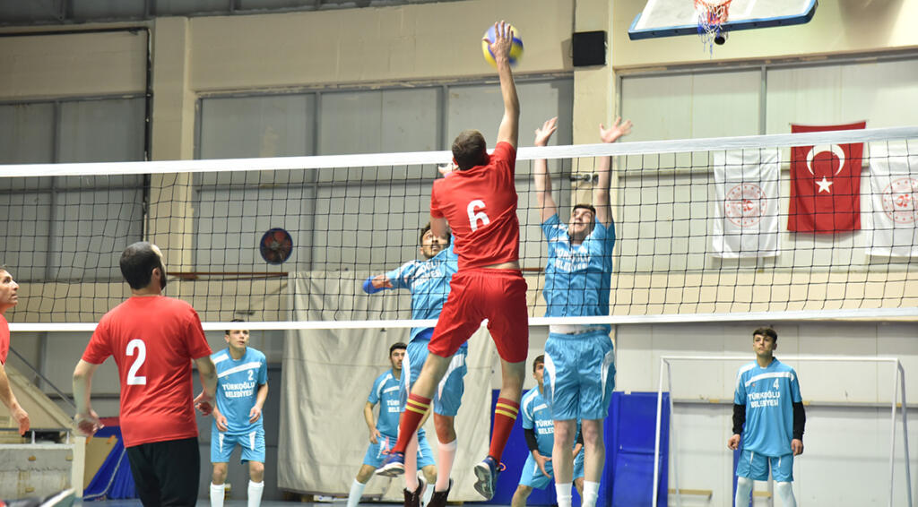 Türkoğlu'da Kurumlar Ve Mahalleler Arası Voleybol Turnuvası Başladı