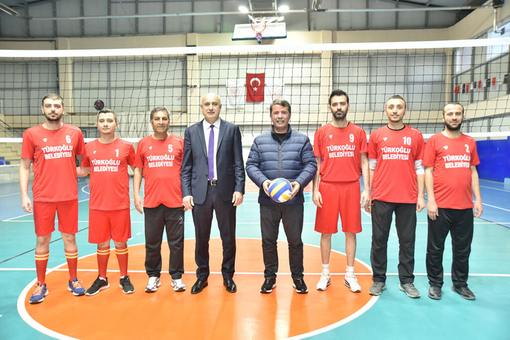 Türkoğlu'da Kurumlar Ve Mahalleler Arası Voleybol Turnuvası Başladı 
