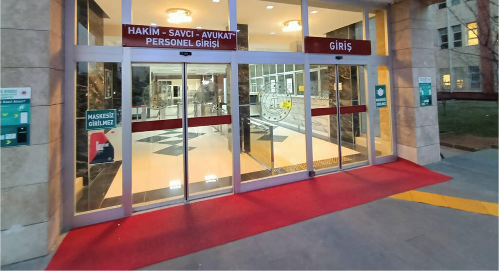 UYUŞTURUCU SATICISI KADIN TUTUKLANDI 1 UYUŞTURUCU SATICISI KADIN TUTUKLANDI