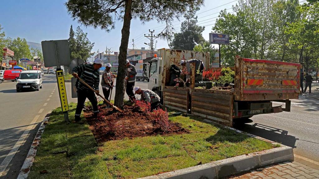 Cadde ve Bulvarlar Büyükşehir’le Renkleniyor