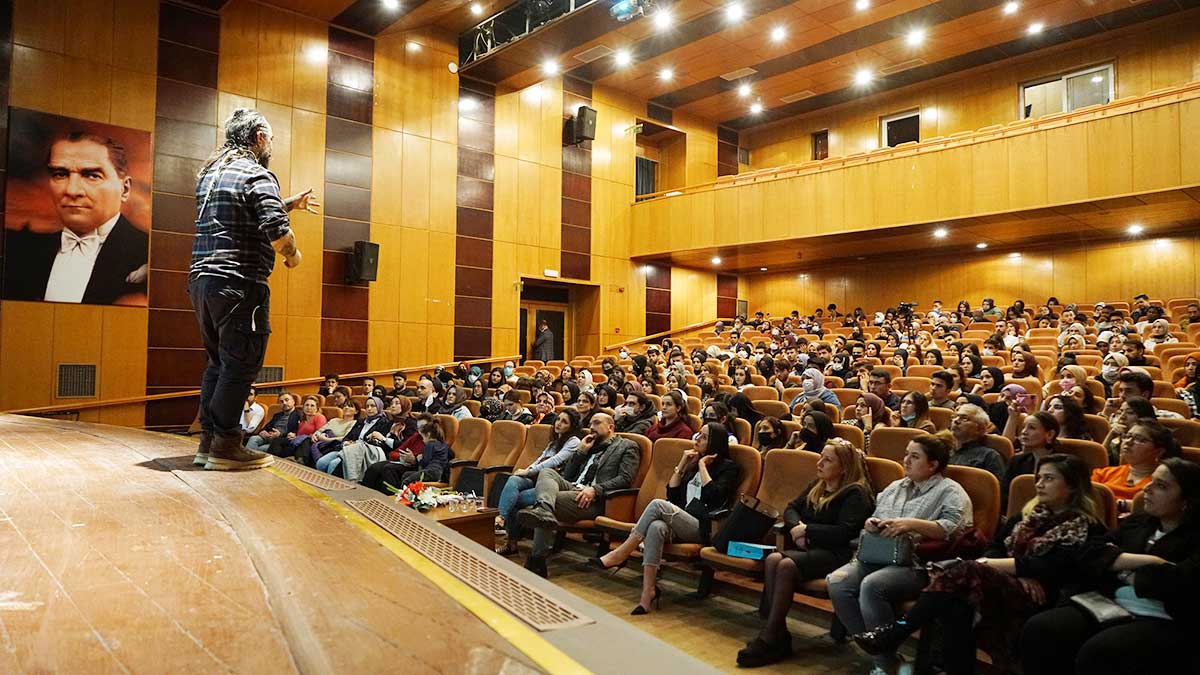 Büyükşehir Belediyesi Kültür Sanat Etkinlikleri kapsamında Kahramanmaraşlılarla bir araya gelen