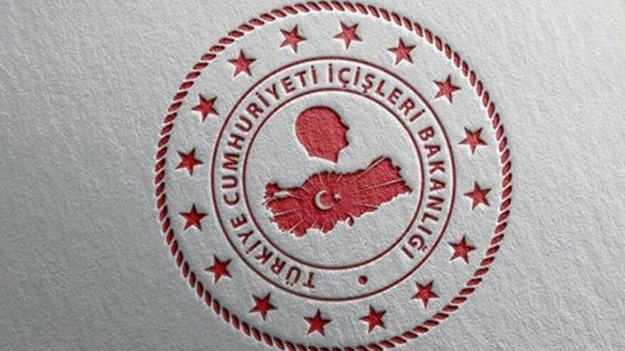 İçişleri Bakanlığı 81 İl Valiliklerine Genelge Gönderdi İçişleri Bakanlığı kapalı alanda maske zorunluluğunu kaldıran genelgeyi 81 il