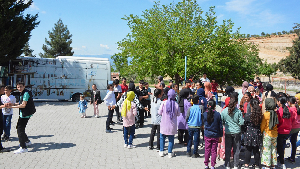 Büyükşehir Belediyesi Gezici Kütüphanesi,