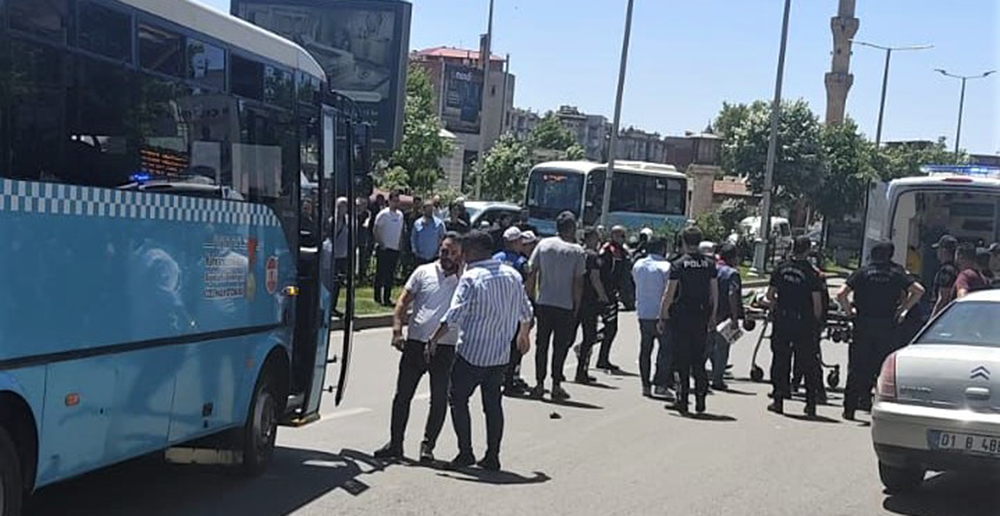 Yusuflar Mahallesi nde YAYAYA HALK OTOBUSU CARPTI