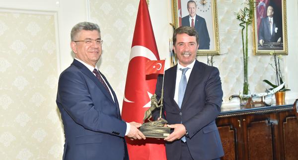 AYCAN; CUMHUR İTİFAKININ EN GÜZEL ESERLERİNİ TÜRKOĞLU’NDA GÖRÜYORUZ