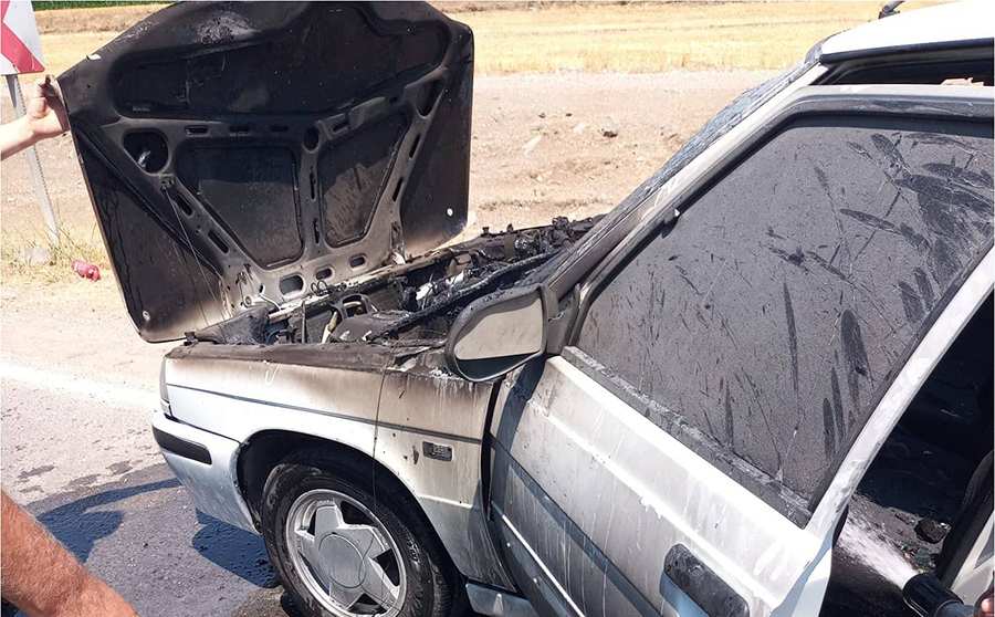 Kahramanmaraş’ta seyir halindeki otomobil alev aldı Kahramanmaraş’ta seyir halinde iken motoru alev alan otomobil, kısa süreli