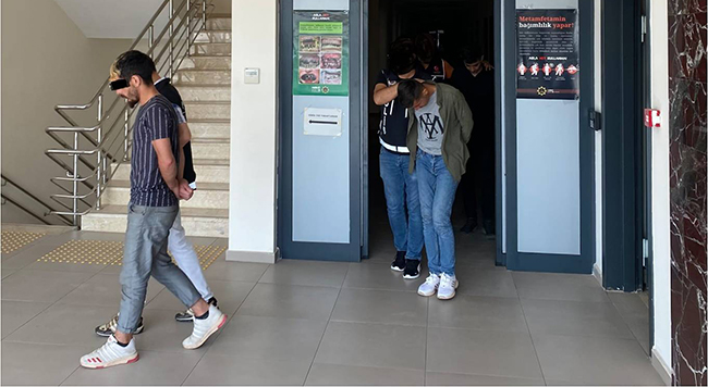 Kahramanmaraş’ta polis ekiplerince, uyuşturucu ticaretine yönelik operasyonda 4 kişi tutuklandı.