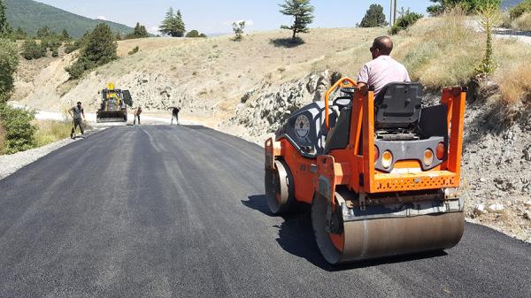 Göksun’da Yol Yenileme Çalışmalarını Sürdürüyor