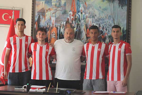 TFF 3.Ligde mücadele eden Yardımcıoğlu Sigorta Kahramanmaraşspor, Kahramanmaraşlı 4 oyuncuyu