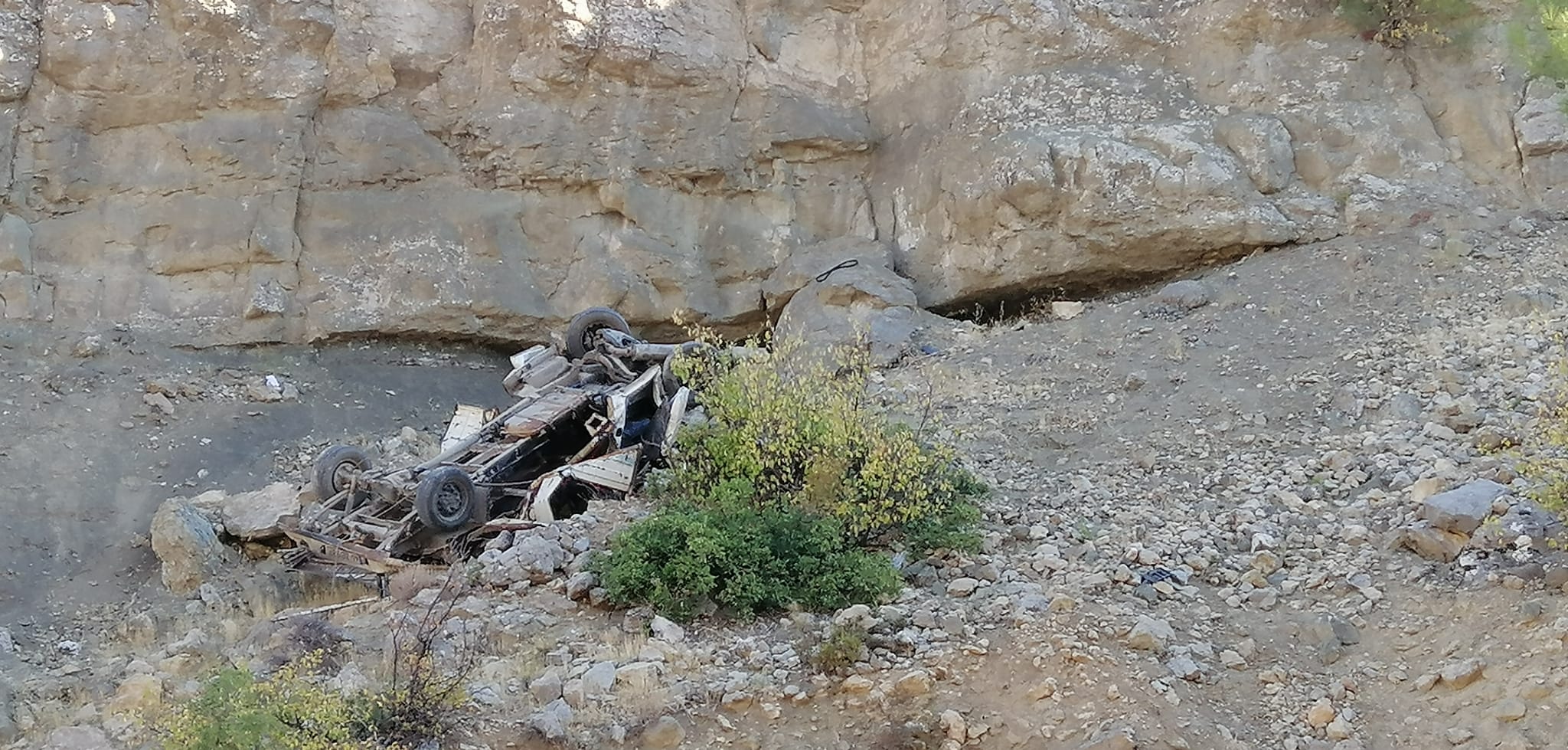 Kahramanmaraş’ta kamyonet 100 metrelik uçuruma düştü: 1 ölü 2 ağır yaralı