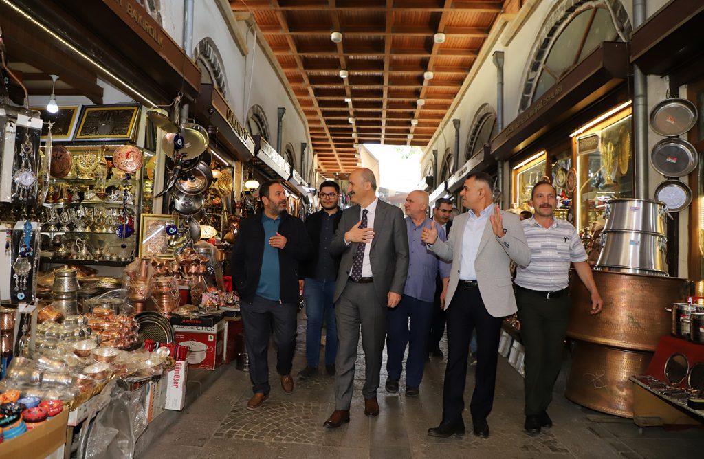 BAŞKAN OKAY, BAKIRCILAR ÇARŞISI ESNAFIYLA BİR ARAYA GELDİ 1 IMG 7306