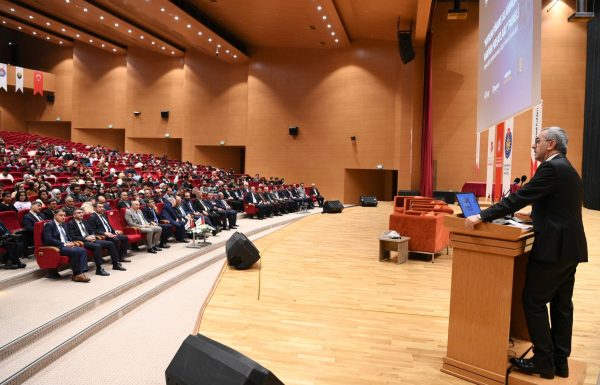 Başkan Güngör, Kariyer Fırsatları Panelinde Gençlere Seslendi