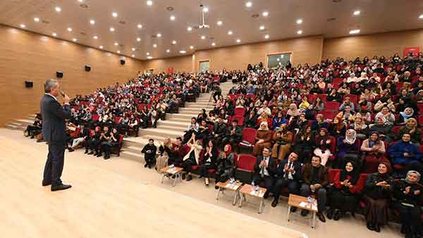 Başkan Güngör, Üniversite Öğrencilerine Müjdelerini Sıraladı