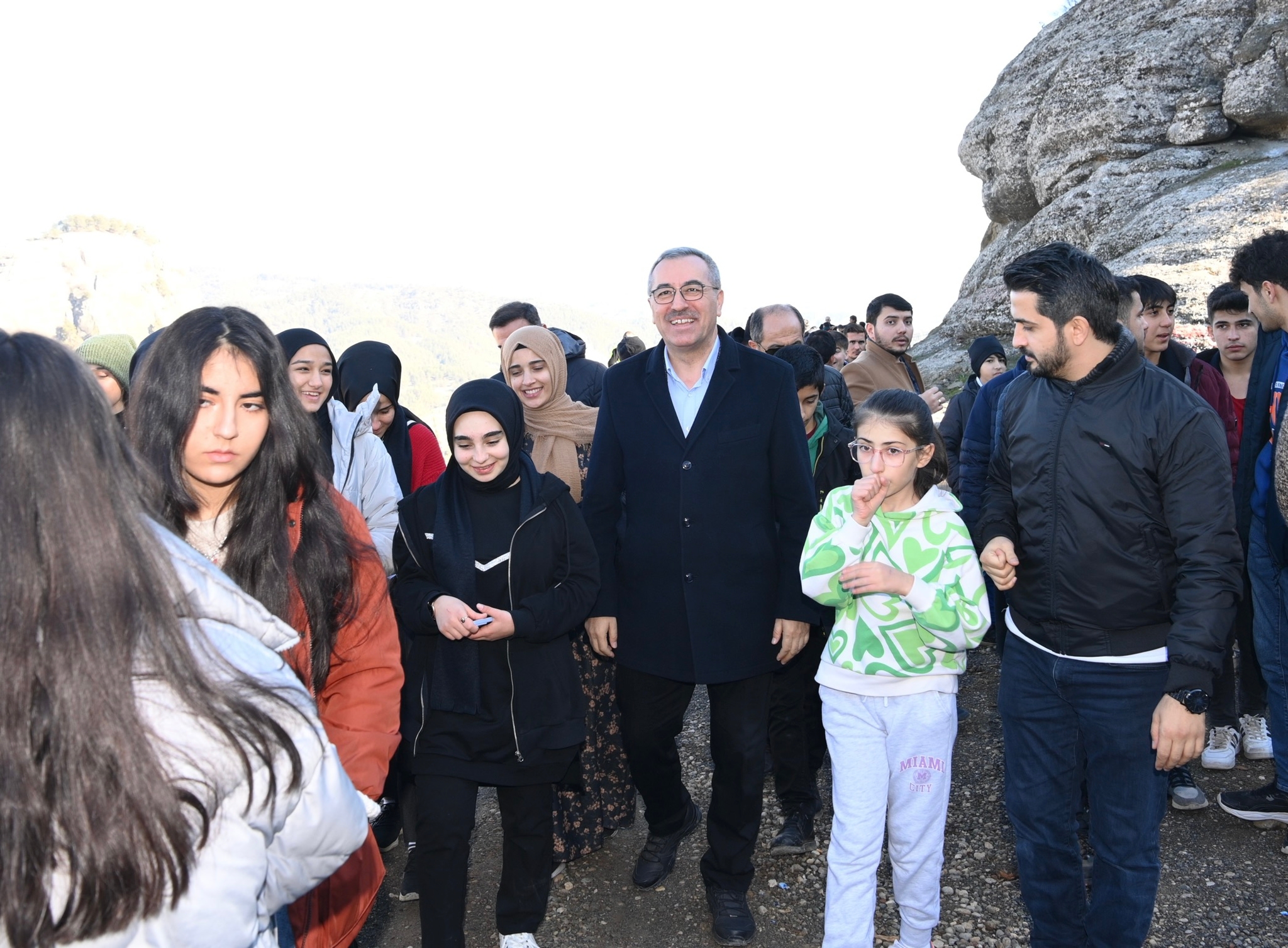 Başkan Güngör, Ali Kayası’nda Gençlerle Bir Araya Geldi Ali Kayası’nda