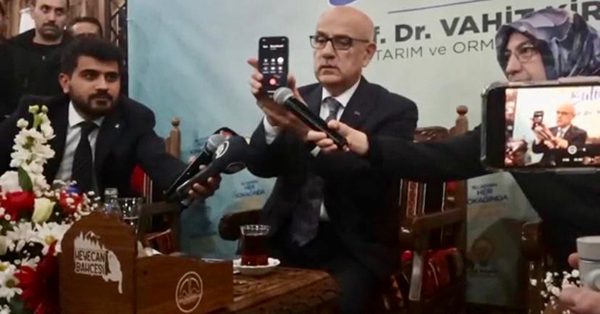 Kahramanmaraş Gençlik Buluşmasında Bakan Kirişçi Cumhurbaşkanı Erdoğan’la Telefonda Görüştü Kahramanmaraş Gençlik Buluşmasında Bakan Kirişçi Cumhurbaşkanı Erdoğan’la Telefonda Görüştü Tarım