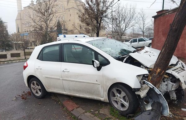 Kahramanmaraş’ta kontrolden çıkan otomobil