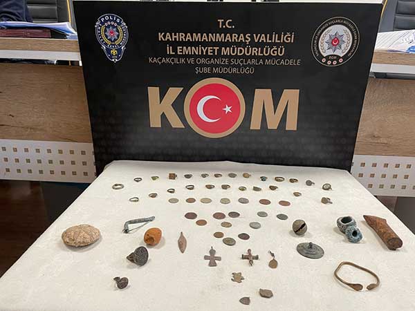 Kahramanmaraş’ta Tarihi Eser Operasyonu Kahramanmaraş’ta Tarihi Eser Operasyonu Kahramanmaraş’ın Pazarcık ilçesinde polis ekipleri tarafından