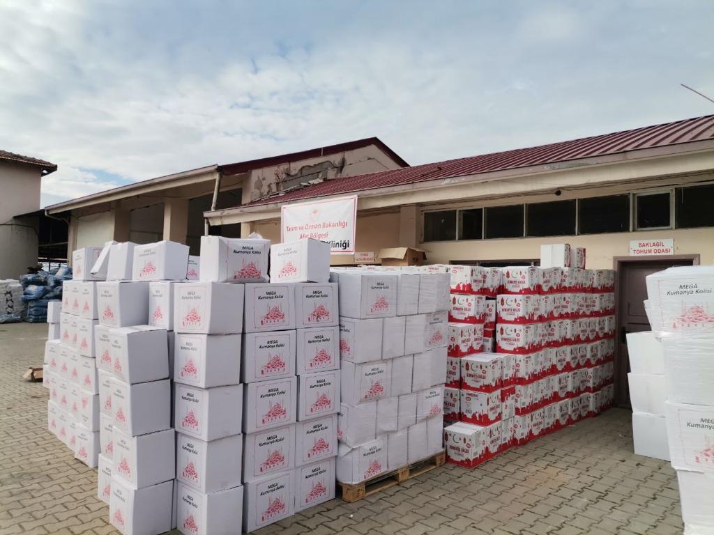 Tarım Bakanlığı depremzede çiftçiler için seferber oldu Kahramanmaraş’ta depremzede çiftçilere