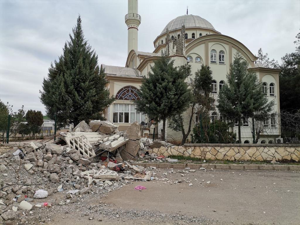 Türkoğlu Kılılı çifte minareli cami de ağır hasar aldı