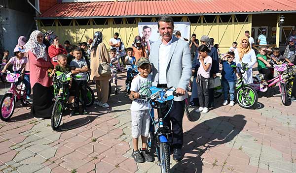 Başkan okumuş; Çocuklarımızın Yüzlerinde Tebessüm, Olmak İçin Yanlarındayız