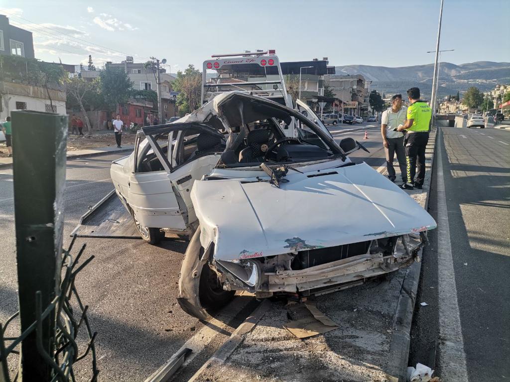 Kahramanmaraş'ta sürücüsü kontrolünü kaybettiği