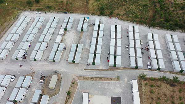 Kahramanmaraş Büyükşehir Belediyesi, depremzedelerin barınma ihtiyacını karşılamak amacıyla şehir genelinde