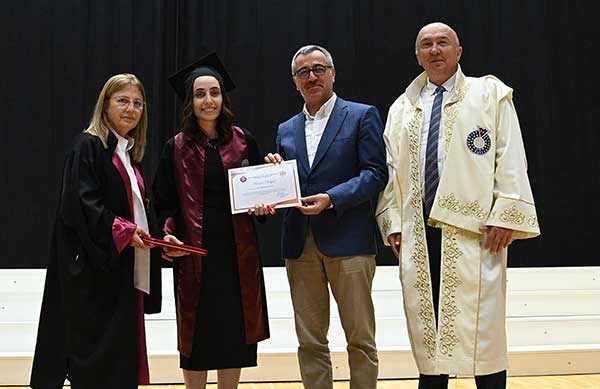 Başkan Güngör, Tıp Öğrencilerinin Mezuniyet Heyecanına Ortak Oldu