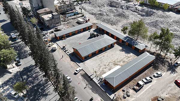 Kahramanmaraş Büyükşehir Belediyesi, şehir genelinde üstyapı çalışmalarına aralıksız bir şekilde