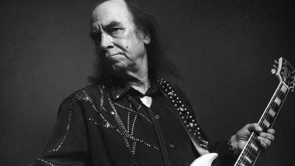 Erkin Koray Hayatını Kaybetti Anadolu rock müziğinin efsanevi isimlerinden Erkin