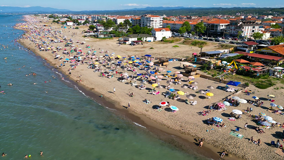 Sakarya Büyükşehir’den Tatilcilere Hafta Sonu İçin Uyarı Büyükşehir Belediyesi, hafta sonu kuzey sahillerinde dalga boyunun 2 metreyi