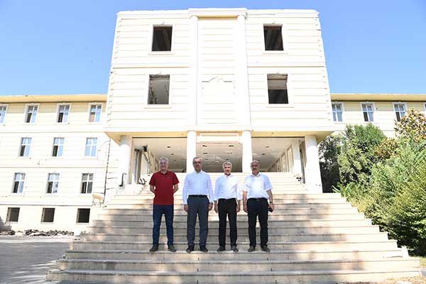 Güngör ve Ünlüer, 6 Şubat depremlerinde yaşamını yitiren vatandaşları kabirleri