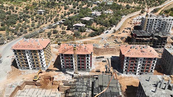 Kahramanmaraş’a 112 Bin Kalıcı Konut ve Köy Evi Planlanıyor Yerinde dönüşüm projesine yoğun ilginin olduğunu belirten Başkan Güngör, Onikişubat