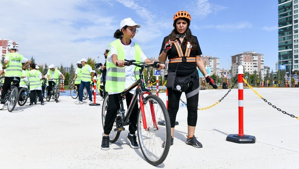Avrupa Hareketlilik Haftası Dolu Dolu Geçti Avrupa Hareketlilik Haftası Dolu Dolu Geçti Ankara Büyükşehir Belediyesi EGO