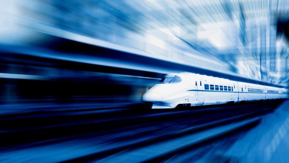 İtalya’da yüksek hızlı tren demiryolu işçilerine çarptı. Kaza sonucu 5